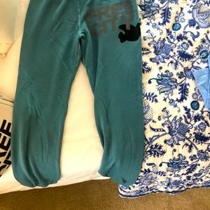 Free city sweatpants